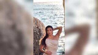 eva longoria -  adorable brunette at the sea had a photo shoot